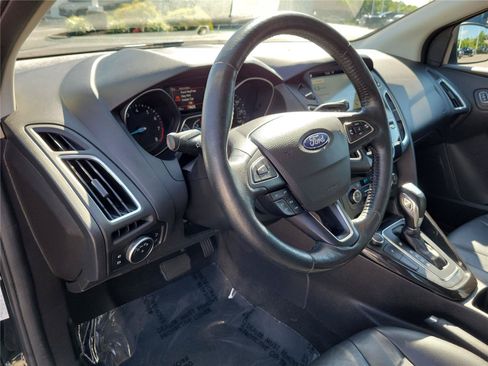 Used 2017 Ford Focus Titanium FWD image 19