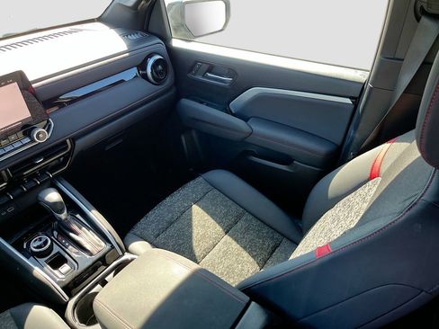 Used 2024 Chevrolet Colorado Z71 w/ Z71 Convenience Package 2 image 22