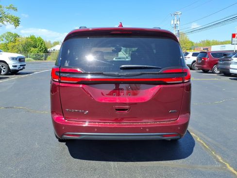 Certified 2022 Chrysler Pacifica Touring-L w/ S Appearance Package AWD/4WD image 6