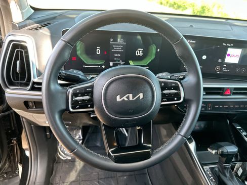Used 2024 Kia Sorento S image 27