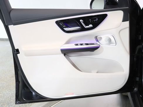 Used 2025 Mercedes-Benz GLC 350e 4MATIC w/ Advanced USB Package image 17