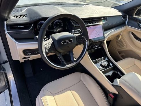 New 2025 Jeep Grand Cherokee L Limited w/ Luxury Tech Group II RWD image 23