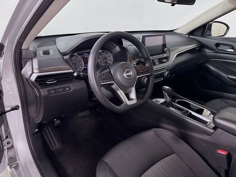 Used 2024 Nissan Altima 2.5 SV FWD image 7