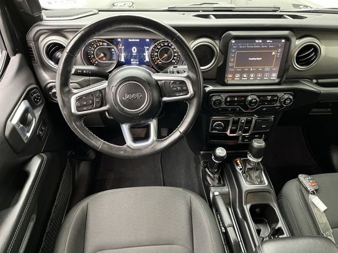 Used 2022 Jeep Wrangler Unlimited Sahara w/ Cold Weather Group AWD/4WD image 13