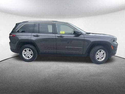 Used 2023 Jeep Grand Cherokee Laredo AWD/4WD image 19