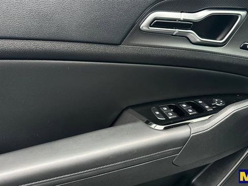 Used 2025 Kia Sportage SX image 11