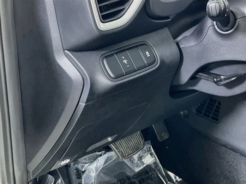 Used 2023 Hyundai Venue SEL FWD image 10