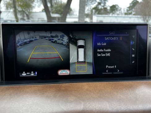 Used 2020 Lexus LX 570 4WD w/ Luxury Package image 26