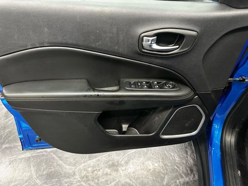 Used 2018 Jeep Compass Latitude w/ Popular Equipment Group image 9