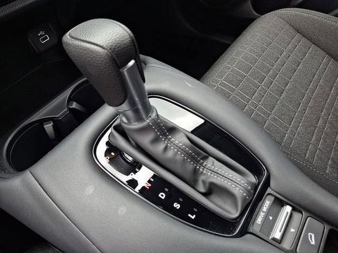 Used 2023 Honda HR-V LX image 15