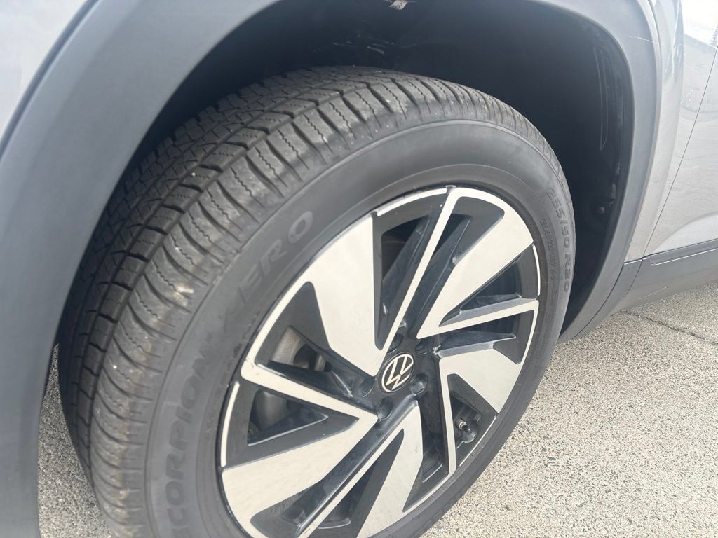 Used 2025 Volkswagen Atlas SE AWD/4WD image 23