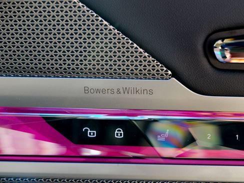 Used 2023 BMW 740i w/ Parking Assistance Package image 38