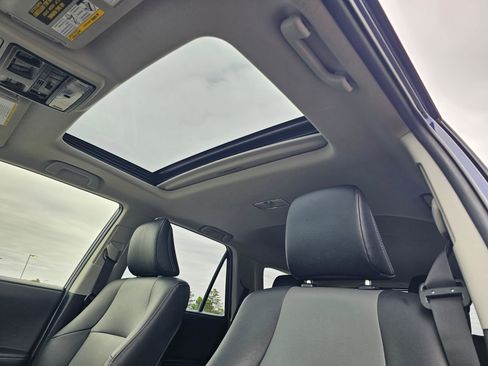 Used 2021 Toyota 4Runner SR5 Premium w/ Moonroof Package AWD/4WD image 28