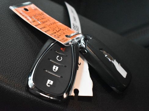 Used 2025 Chevrolet Trax RS image 26