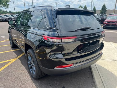 New 2026 Jeep Grand Cherokee Limited AWD/4WD image 2