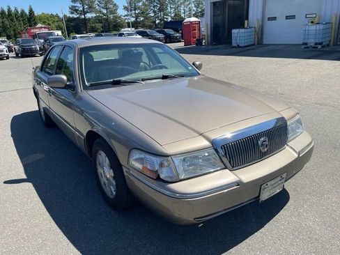 Used 2005 Mercury Grand Marquis LSE RWD image 2