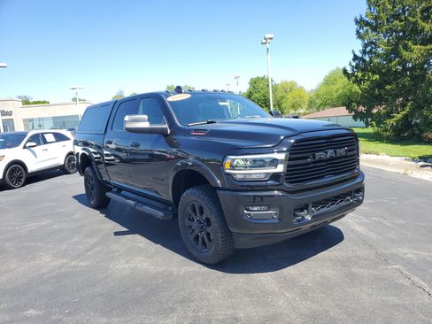 Used 2019 RAM 2500 Laramie w/ Black Appearance Package AWD/4WD image 4