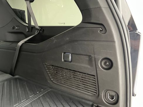 Used 2025 Chevrolet Suburban Z71 AWD/4WD image 44