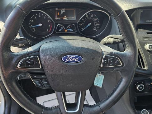 Used 2017 Ford Focus SE w/ Cold Weather Package image 12