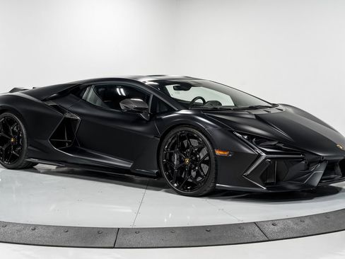 Used 2024 Lamborghini Revuelto image 38
