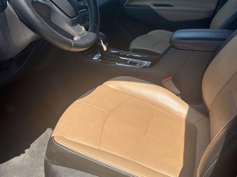 Used 2023 Chevrolet Equinox Premier AWD/4WD image 13