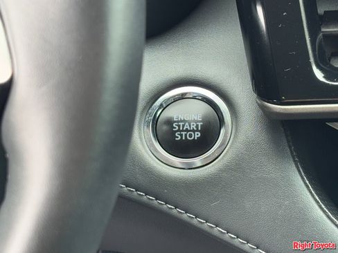 Used 2023 Toyota Highlander Limited image 28