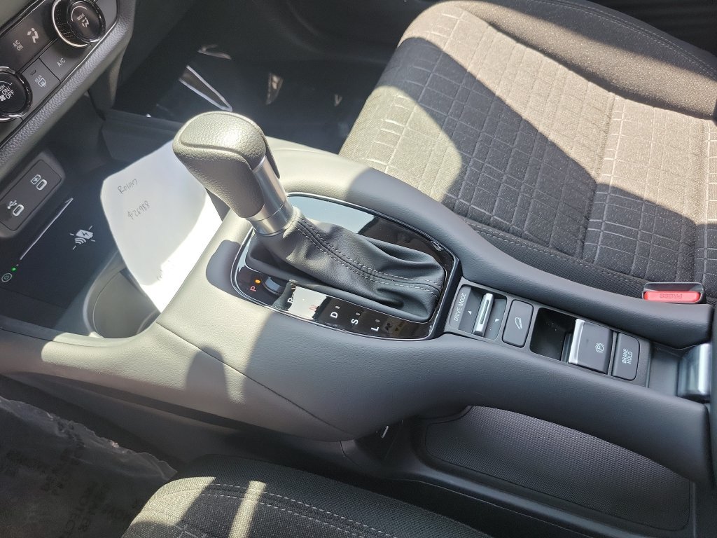 Used 2027 Honda HR-V LX image 31