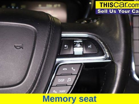 Used 2017 Lincoln Continental Select image 16