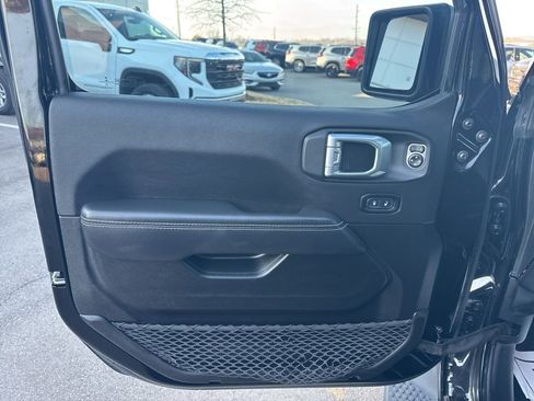 Used 2022 Jeep Wrangler Unlimited Sahara w/ Cold Weather Group image 10