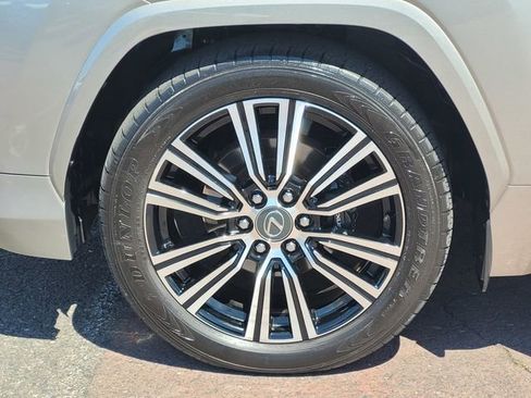 Used 2024 Lexus LX 600 4WD w/ Luxury Package image 11