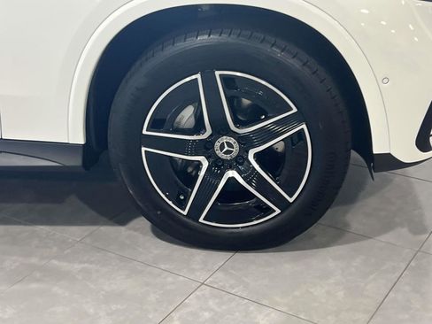 Used 2025 Mercedes-Benz GLC 350e 4MATIC image 6