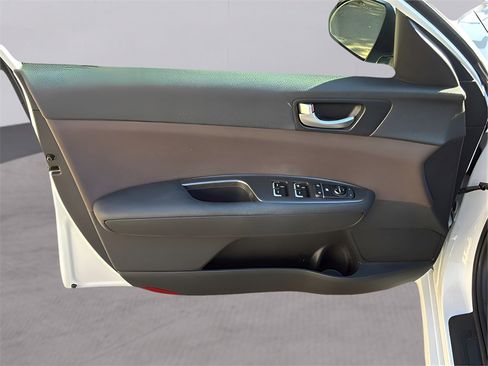 Used 2020 Kia Optima LX image 35