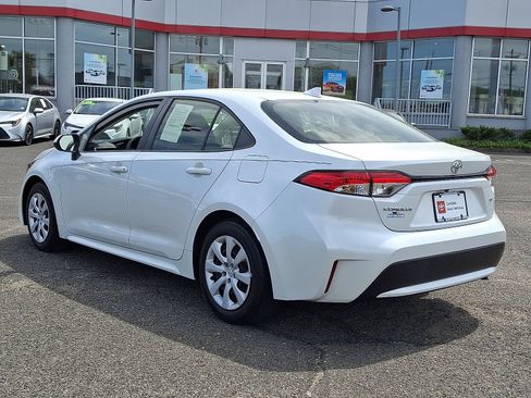 Certified 2022 Toyota Corolla LE image 5
