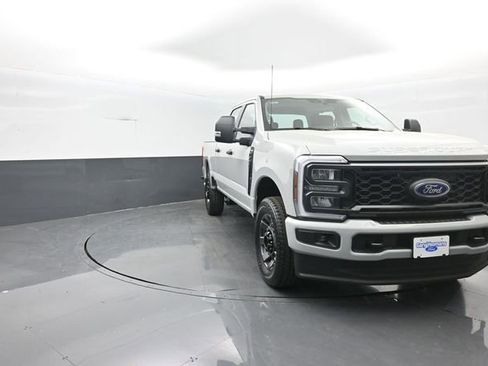 New 2026 Ford F250 4x4 Crew Cab Super Duty image 2