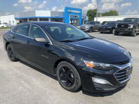 Used 2022 Chevrolet Malibu LS FWD image 2