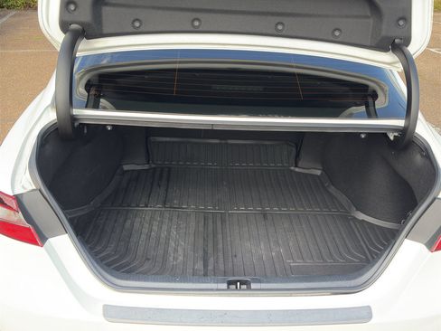 Used 2022 Toyota Camry SE w/ Convenience Package FWD image 6