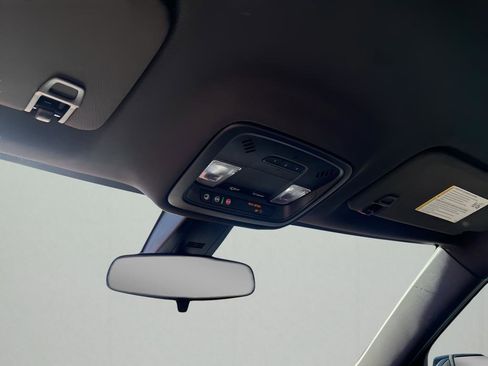 Used 2023 Chevrolet Traverse LT image 37