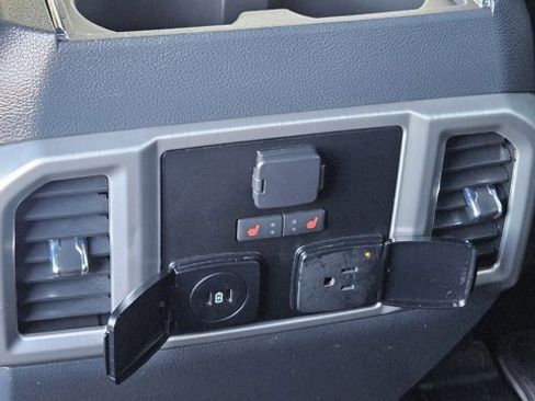 Used 2022 Ford F350 Platinum image 19