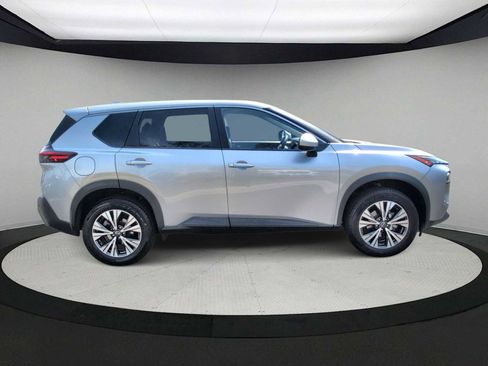 Used 2023 Nissan Rogue SV image 9