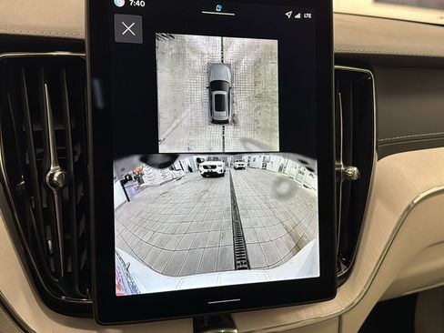 New 2026 Volvo XC60 B5 Ultra w/ Climate Package image 18