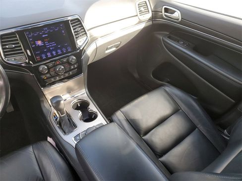 Used 2019 Jeep Grand Cherokee Limited image 18