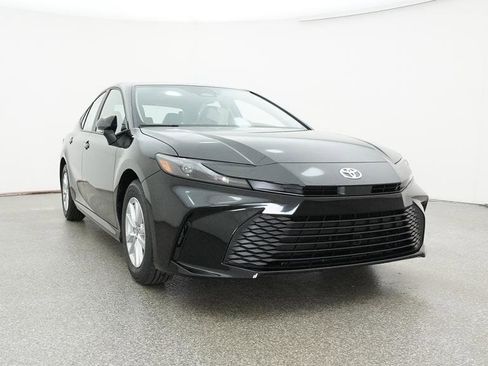 Used 2025 Toyota Camry LE image 31