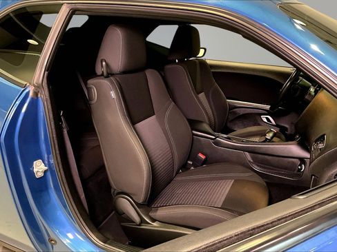 Used 2022 Dodge Challenger SXT image 27