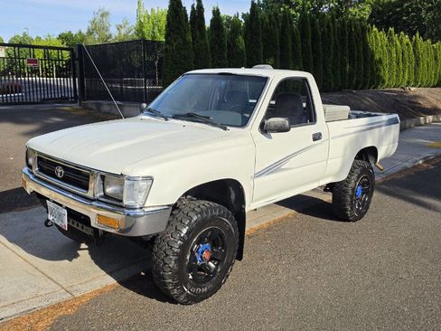 Used 1994 Toyota Pickup DX AWD/4WD image 1