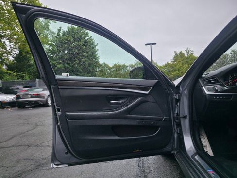 Used 2013 BMW M5 RWD image 32