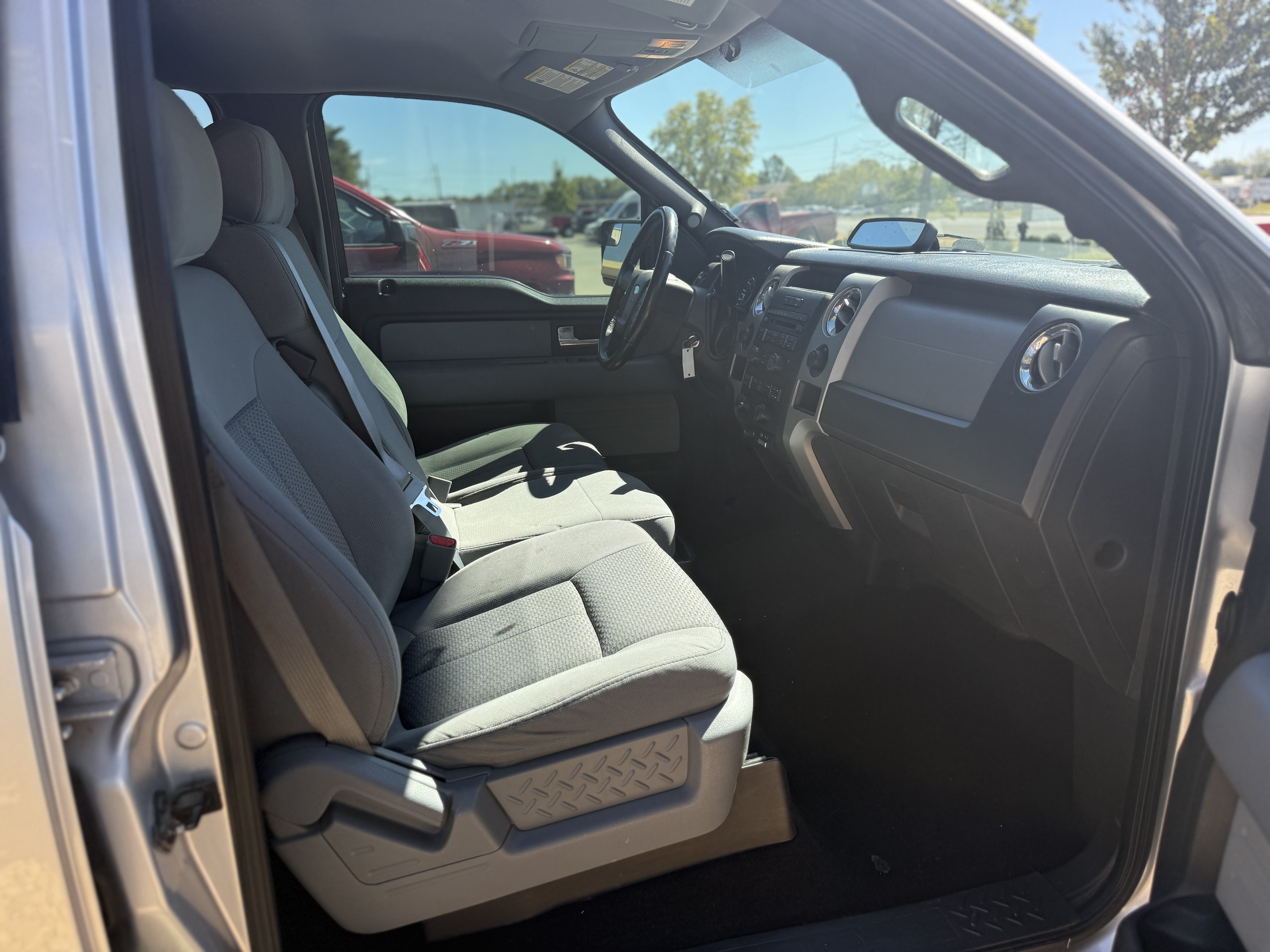 Used 2012 Ford F150 XLT w/ XLT Chrome Pkg AWD/4WD image 16