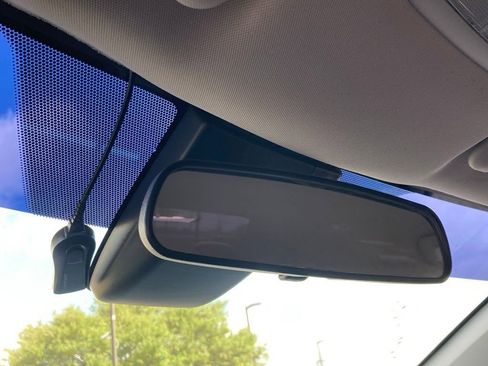 Used 2017 Toyota Corolla L image 24