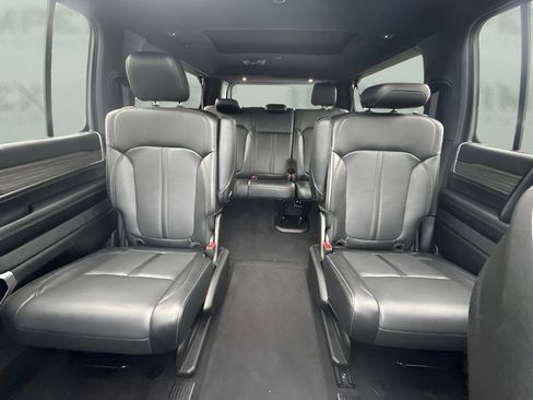 Used 2024 Jeep Wagoneer L Series III w/ Premium Group I AWD/4WD image 7