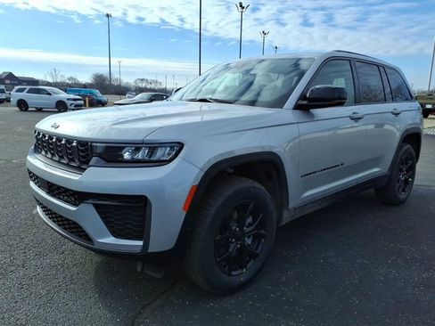 New 2026 Jeep Grand Cherokee Altitude AWD/4WD image 3