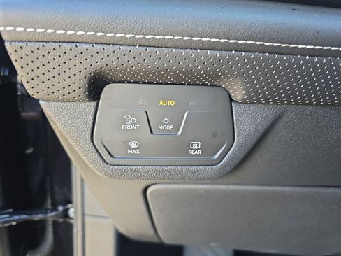 Used 2024 Volkswagen Atlas Cross Sport SE AWD/4WD image 28